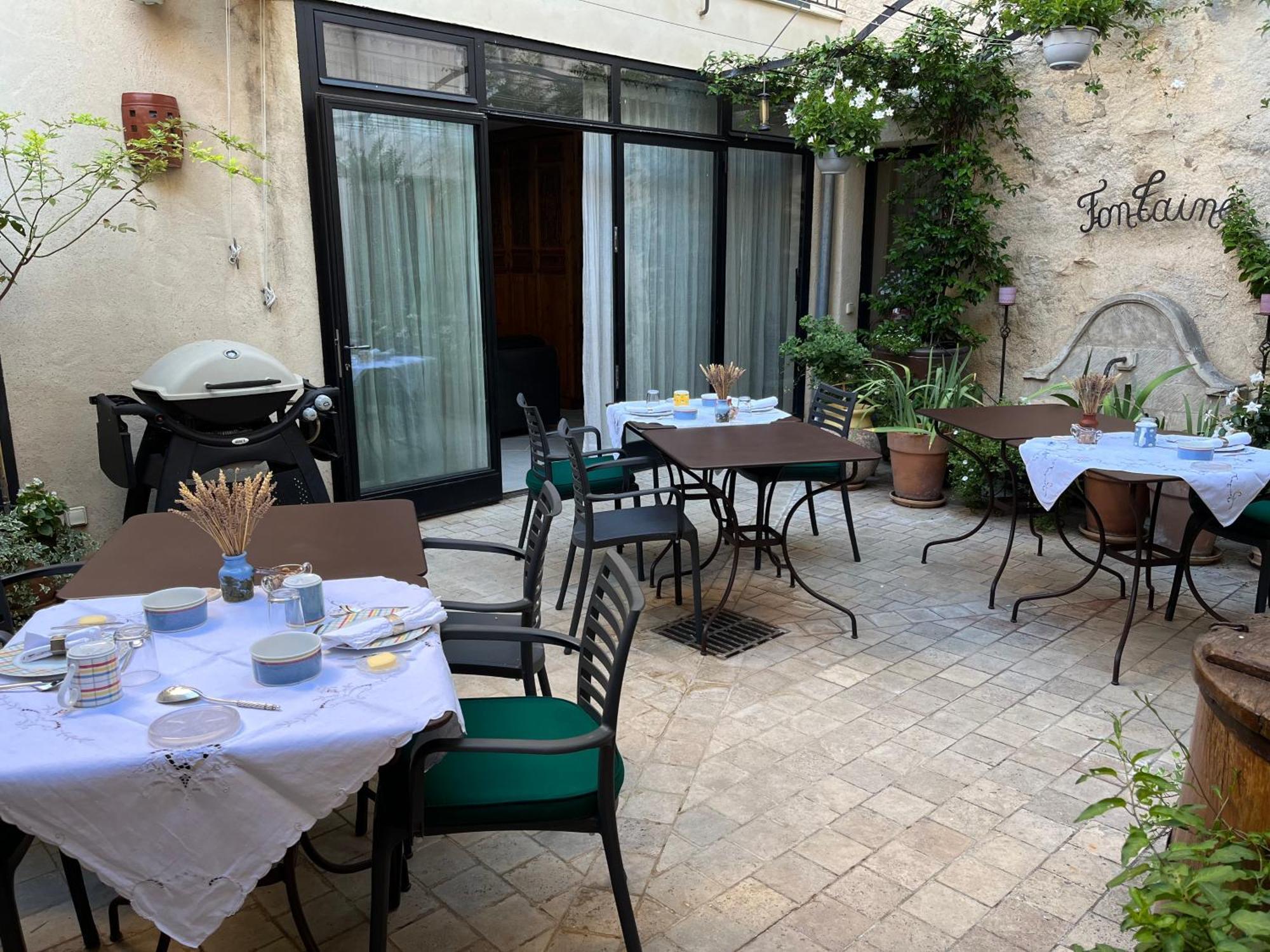 La Cour Carree Bed & Breakfast Rustrel Exterior photo